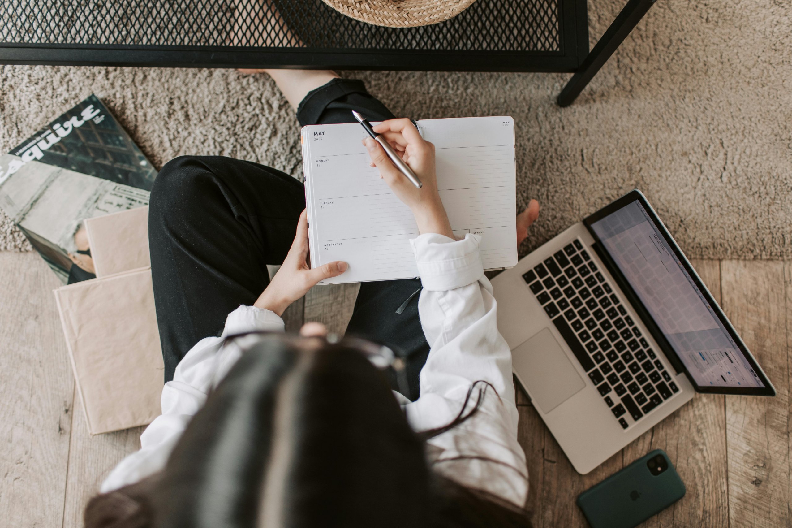 women-laptop-lifestyle women-laptop-lifestyle